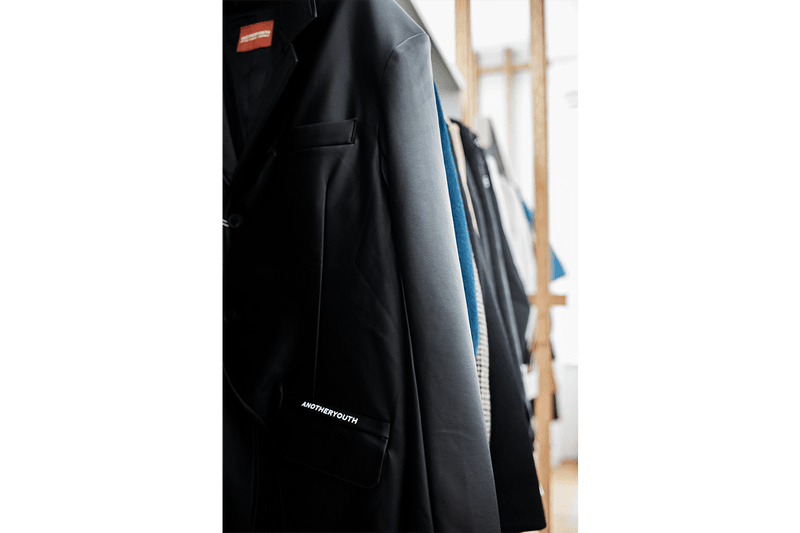 런던이 한국 패션과 사랑에 빠진 이유는?, 런던 패션위크, 준지, 아더에러, 웰던, 앤더슨 벨, 케이팝, 틱톡, UJNG, XU 스토어, 디스이즈네버댓, 뉴발란스, 메종 키츠네, 알파 인더스트리, 서혜인, 우원재, 앤더슨 벨, 이세, 윤지원, 크랭크, 어나더유스, 준지, 아더, 웰던, 틱톡, 아더, 알파 인더스트리, 메종 키츠네, 디스이즈네버댓, 뉴발란스, 서혜인, 우원재, 꼼 데 가르송, 사카이, 요지 야마모토, 1017 알릭스 9SM, MM6 메종 마르지엘라, C2H4, 이세, 지드래곤, 저스틴 비버, 케이팝, 코로나19, 인스타그램, 라프 시몬스, carol christian poell