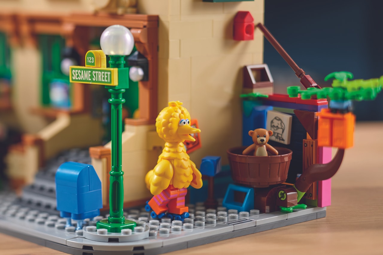 LEGO Ideas 123 Sesame Street Build Kit characters minifigures ivan guerrero oscar the grouch bert ernie big bird elmo cookie monster