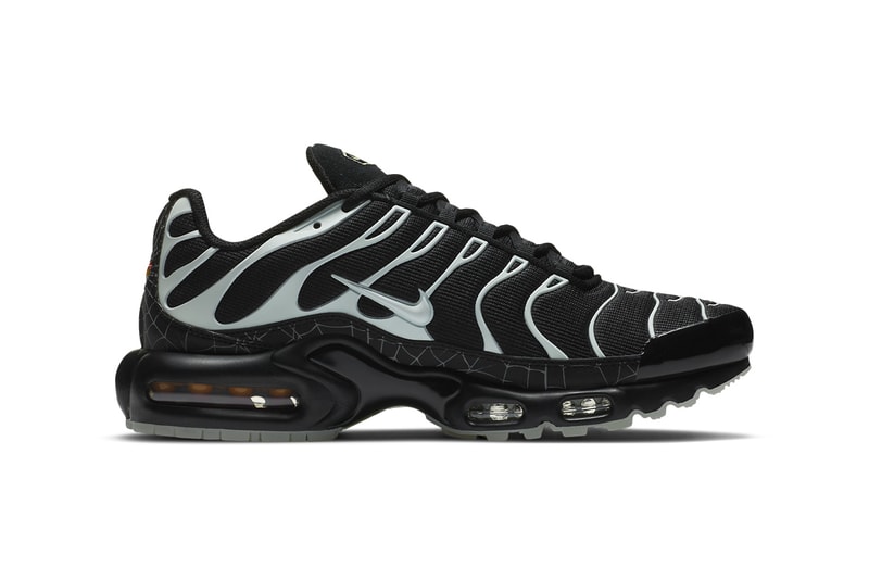 nike sportswear air max plus halloween spiderweb glow in the dark black limelight DD4004 001 official release date info photos price store list buying guide
