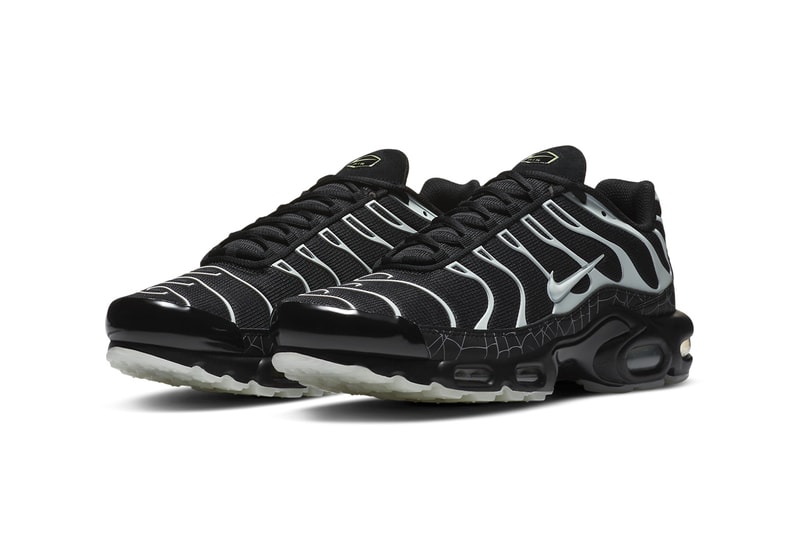 nike sportswear air max plus halloween spiderweb glow in the dark black limelight DD4004 001 official release date info photos price store list buying guide
