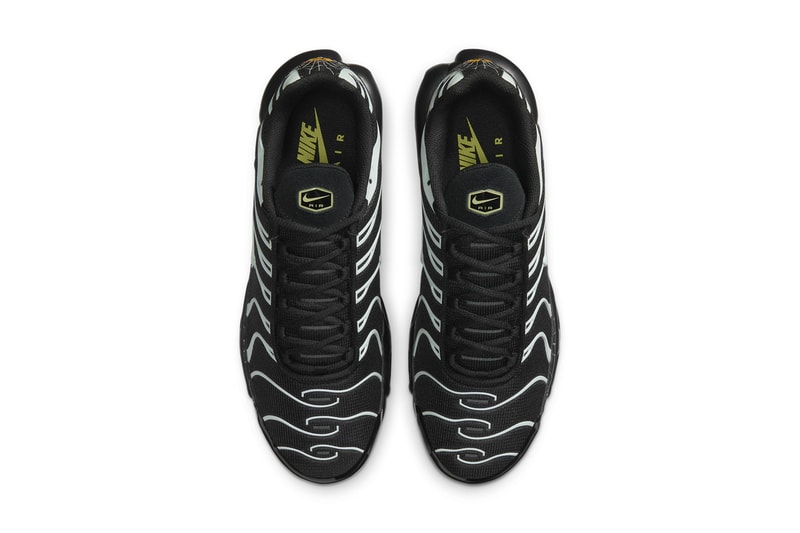 nike sportswear air max plus halloween spiderweb glow in the dark black limelight DD4004 001 official release date info photos price store list buying guide