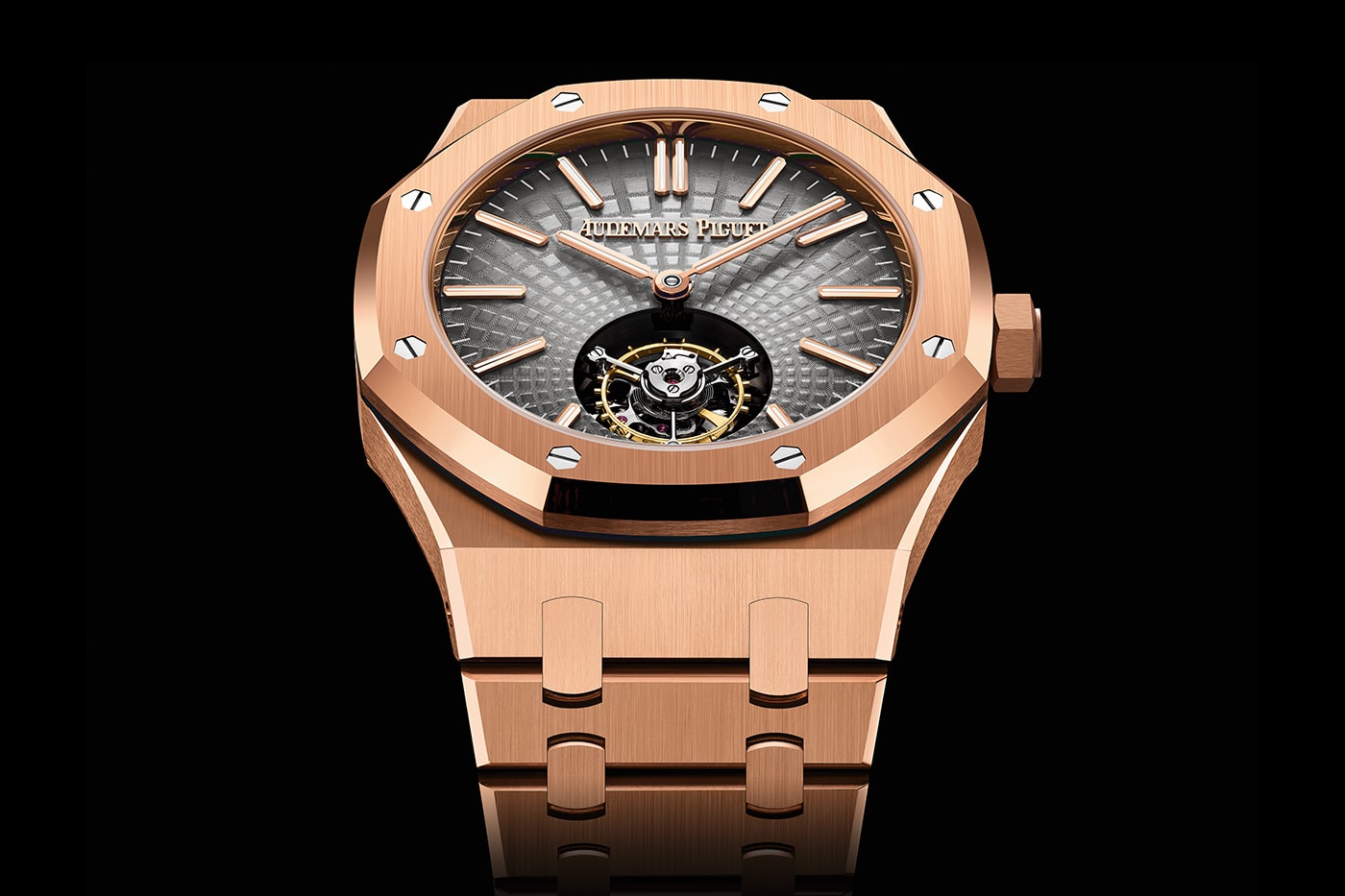 Audemars Piguet Introduces Its First-Ever Selfwinding Flying Tourbillon Royal Oak 26522TI 26530ST luxury AP Swiss watch Le Brassus