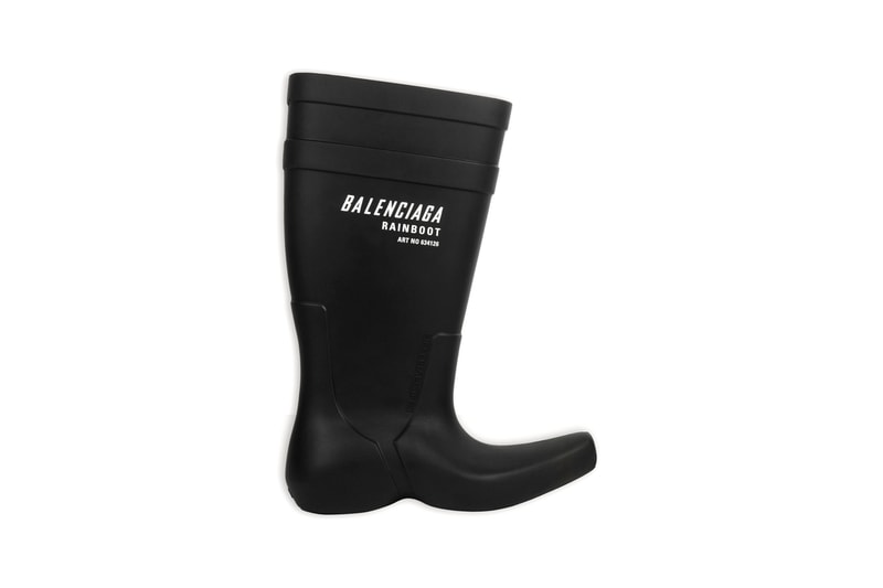 Balenciaga Excavator Boot Black Men Wellington Wellies Water Wading Fall Winter 2020 FW20 Runway Shoes Boots Demna Gvasalia Branding Spanish Luxury Fashion House Rainboot https://www.balenciaga.com/us/seasonal-shoes_cod11929536cg.html#/us/men/boots