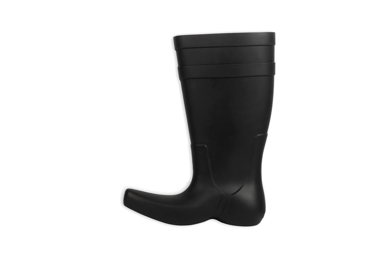 Balenciaga Excavator Boot Black Men Wellington Wellies Water Wading Fall Winter 2020 FW20 Runway Shoes Boots Demna Gvasalia Branding Spanish Luxury Fashion House Rainboot https://www.balenciaga.com/us/seasonal-shoes_cod11929536cg.html#/us/men/boots