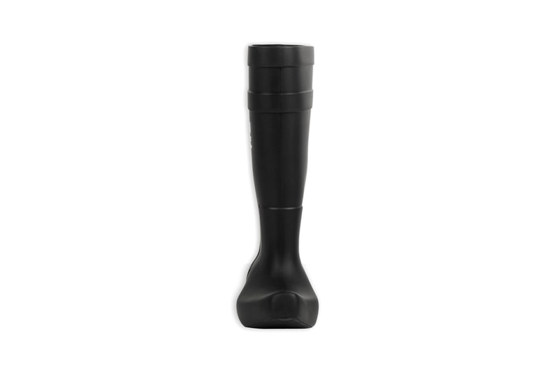 Balenciaga Excavator Boot Black Men Wellington Wellies Water Wading Fall Winter 2020 FW20 Runway Shoes Boots Demna Gvasalia Branding Spanish Luxury Fashion House Rainboot https://www.balenciaga.com/us/seasonal-shoes_cod11929536cg.html#/us/men/boots