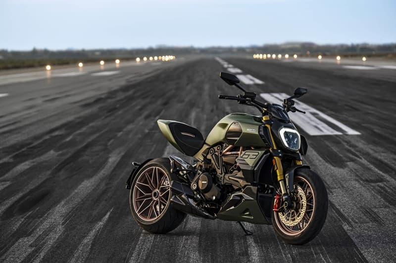 ducati diavel 1260 power cruiser lamborghini hypercar motorcycle sian fkp 37