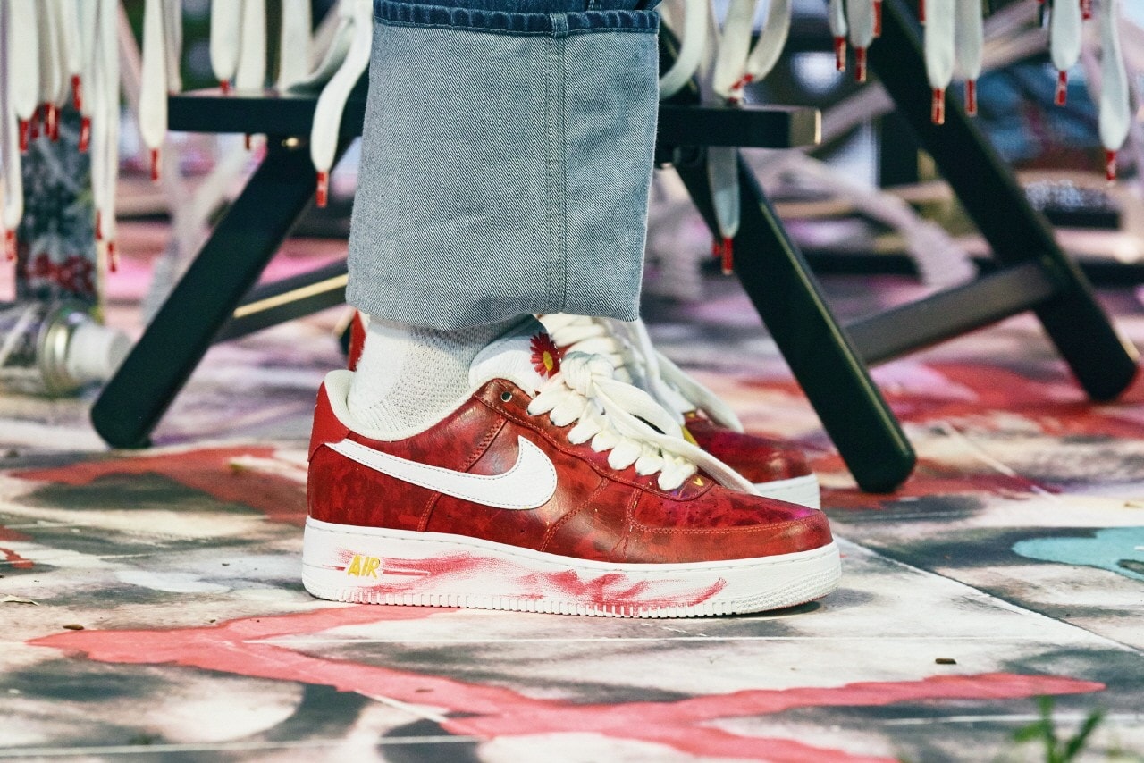 Friends and Family PEACEMINUSONE x Nike Red 