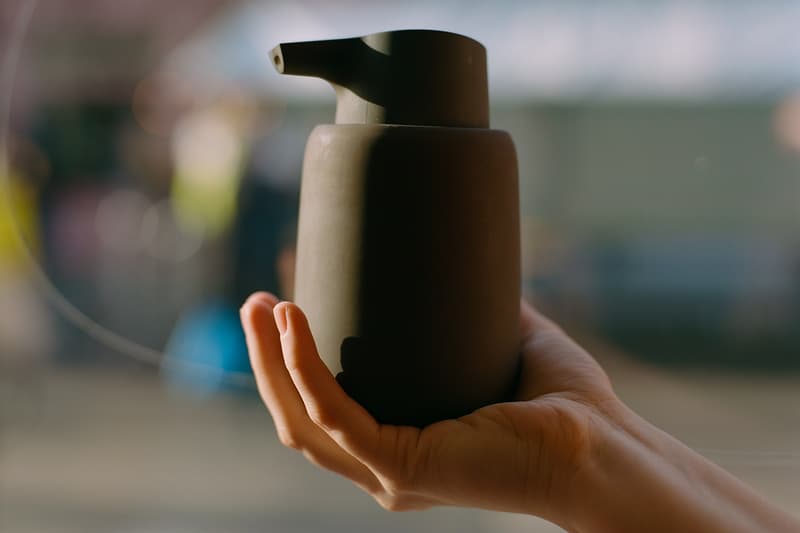 haeckels sustainable skincare shower gel waterless details 60% H20 Ocean Cleanse Concentrate Allantoin ceramic dispenser