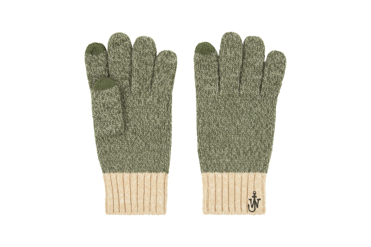 JW Anderson x UNIQLO Holiday 2020 Collection Festive Christmas Time Winter 2020 Accessories Kids Adult Jonathan Anderson knit caps snoods gloves socks HEATTECH