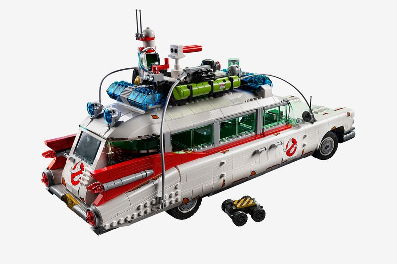 LEGO 2352 Piece Ghostbusters ECTO1 ectomobile movie franchise 1959 Cadillac Miller Meteor ambulance 6 14 curved windshield five module steering wheel toys figures Kit Buy Price info