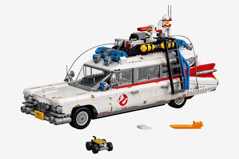 LEGO 2352 Piece Ghostbusters ECTO1 ectomobile movie franchise 1959 Cadillac Miller Meteor ambulance 6 14 curved windshield five module steering wheel toys figures Kit Buy Price info