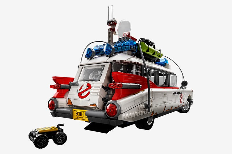 LEGO 2352 Piece Ghostbusters ECTO1 ectomobile movie franchise 1959 Cadillac Miller Meteor ambulance 6 14 curved windshield five module steering wheel toys figures Kit Buy Price info