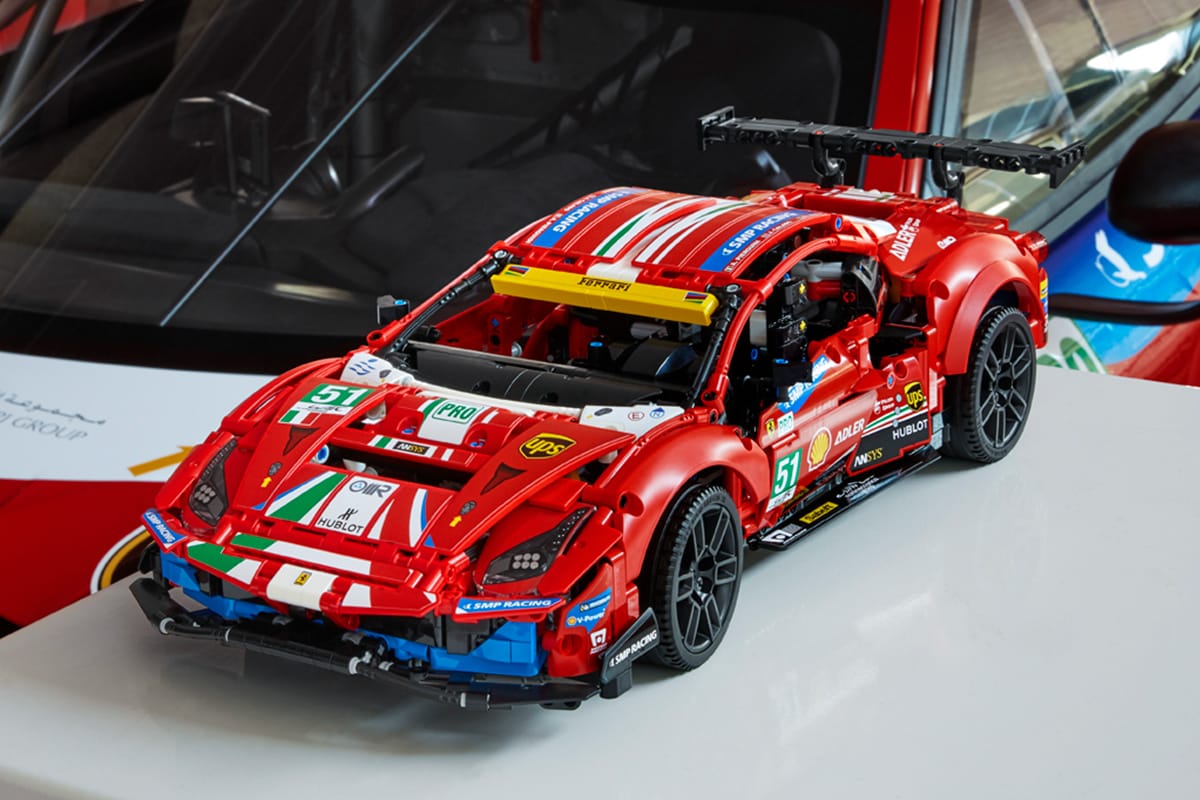 LEGO Technic Ferrari 488 GTE AF Corse 51 
