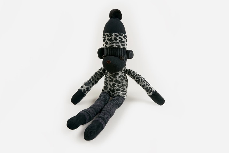 Махариши Аяме, обезьяна в носке, коллекционные предметы