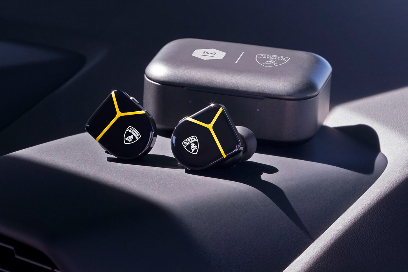 Master & Dynamic for Automobili Lamborghini Release Info MW65 Active Noise-Cancelling Wireless Headphones MW07 PLUS True Earphones