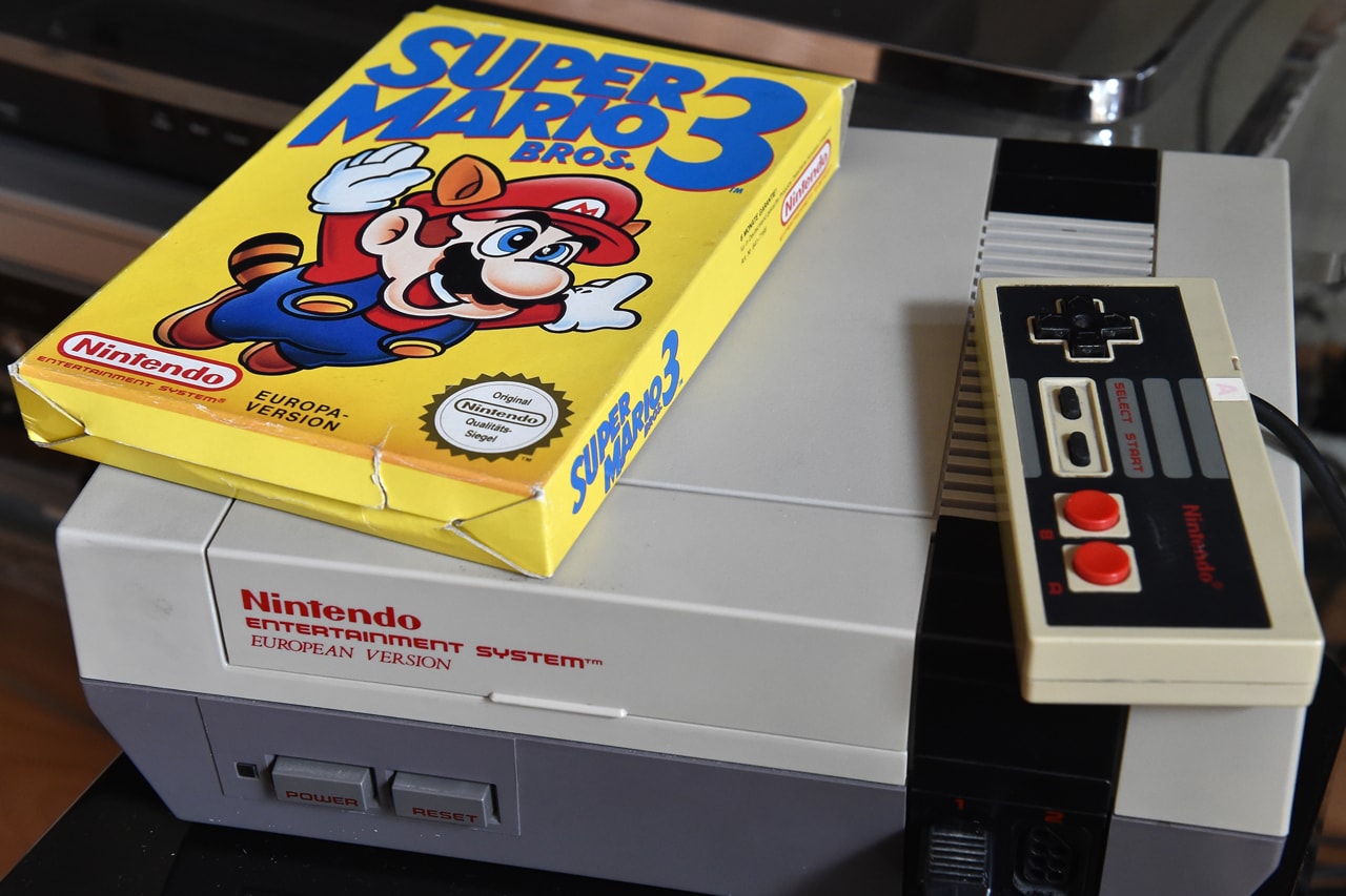 Super Mario Bros 3 sells Record 156000 USD games titles nintendo entertainment system NES heritage Auctions