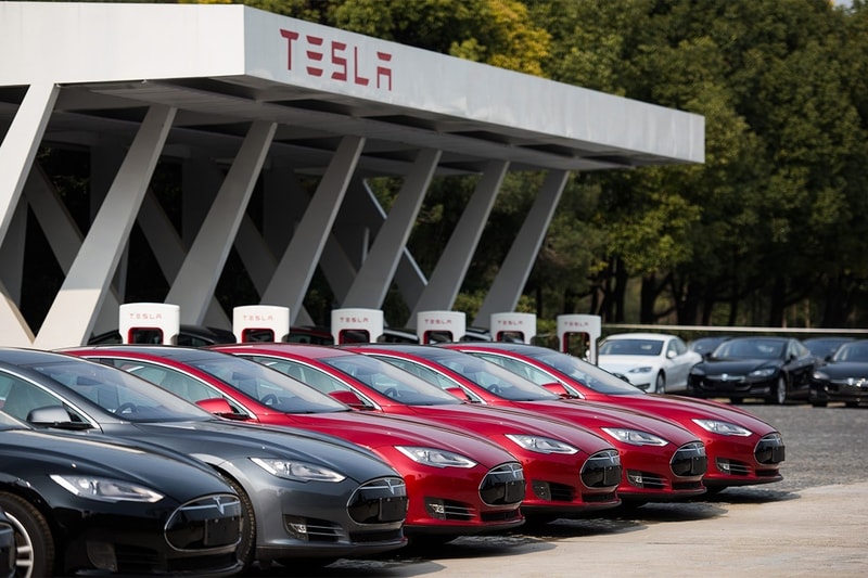 tesla market value valuation capitalization stock price exchange elon musk 500 billion usd 520 tuesday 