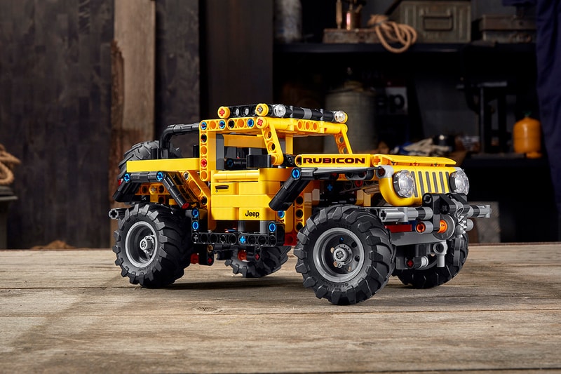 LEGO Technic Jeep Wrangler Toy Model Car Design Bricks Build Christmas Gift Gearhead Automotive US USA American Truck SUV Rubicon