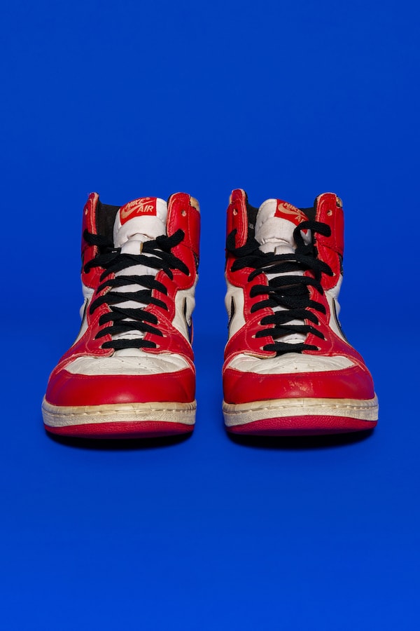 michael jordan shattered backboard game worn sneakers air 1 chicago white red black otis official release date info photos price store list buying guide
