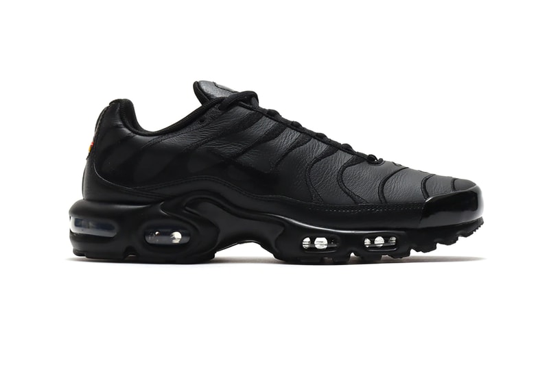 NIKE AIR MAX PLUS black aj2029 001 menswear streetwear shoes footwear kicks trainers runners fw20 fall winter 2020 collection
