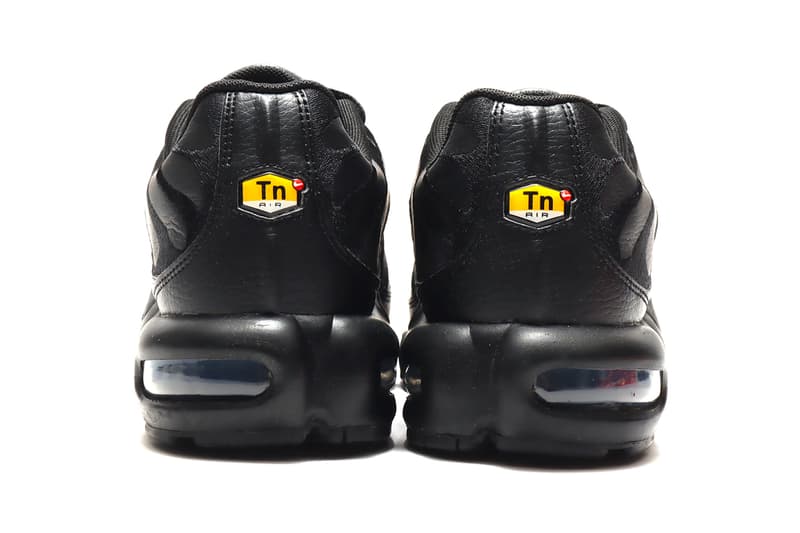 NIKE AIR MAX PLUS black aj2029 001 menswear streetwear shoes footwear kicks trainers runners fw20 fall winter 2020 collection