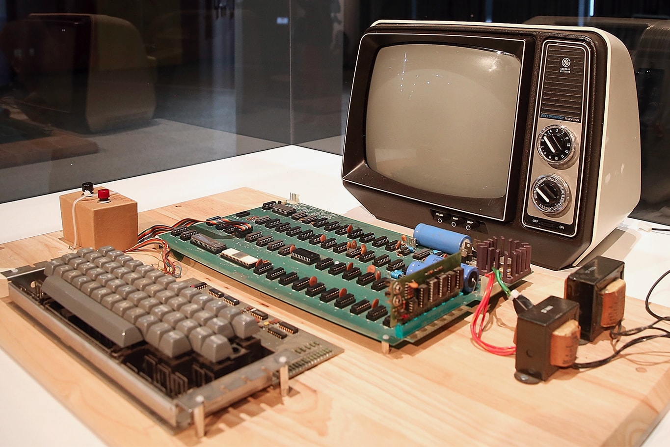 Original Apple-1 Computer Expected to Fetch $200,000 at Auction - The  Atlantic