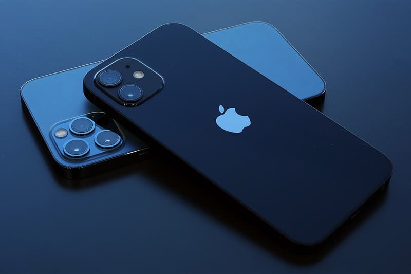 apple iphone 13 foldable screen display device smartphone folding testing prototype rumors