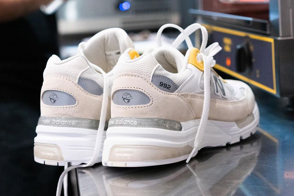 best sneaker footwear drops releases january 2021 week 4 official release date info photos price store list buying guide adidas running ultraboost 21 Maison Margiela Reebok Classic Leather Tabi Bianchetto nike sportswear dunk low firecracker air michael jordan brand 9 university gold salehe bembury anta sb 01 02 mizuno wave prophecy Hajime Sorayama puma dreamer 2 j cole january 28 blondey mccoy see through superstar schwartz tint stussy force 1 low paperboy paris 992