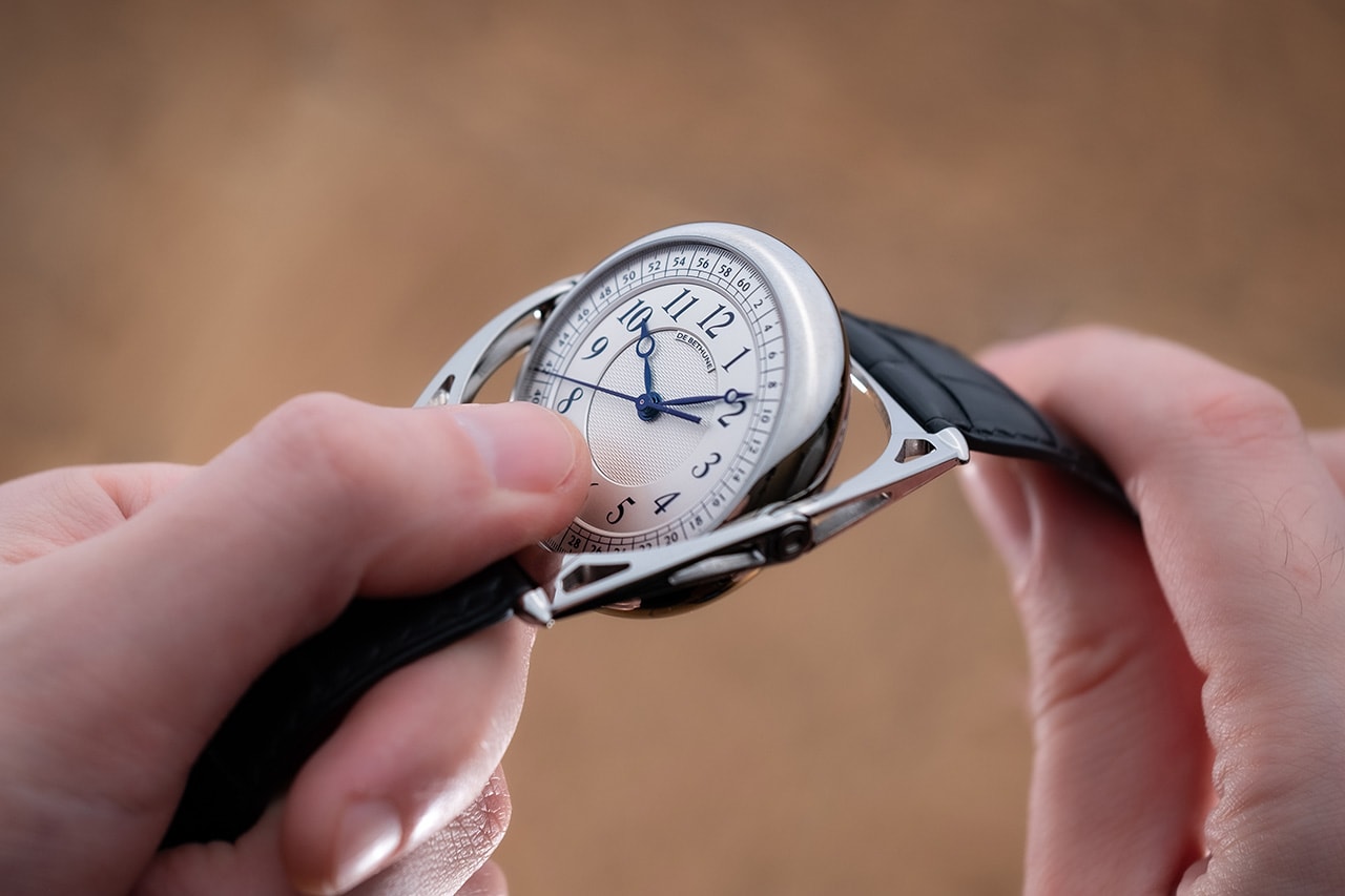 De Bethune Kind of Two Tourbillon is reversible and features two dials showing both classical and futuristic aesthetics