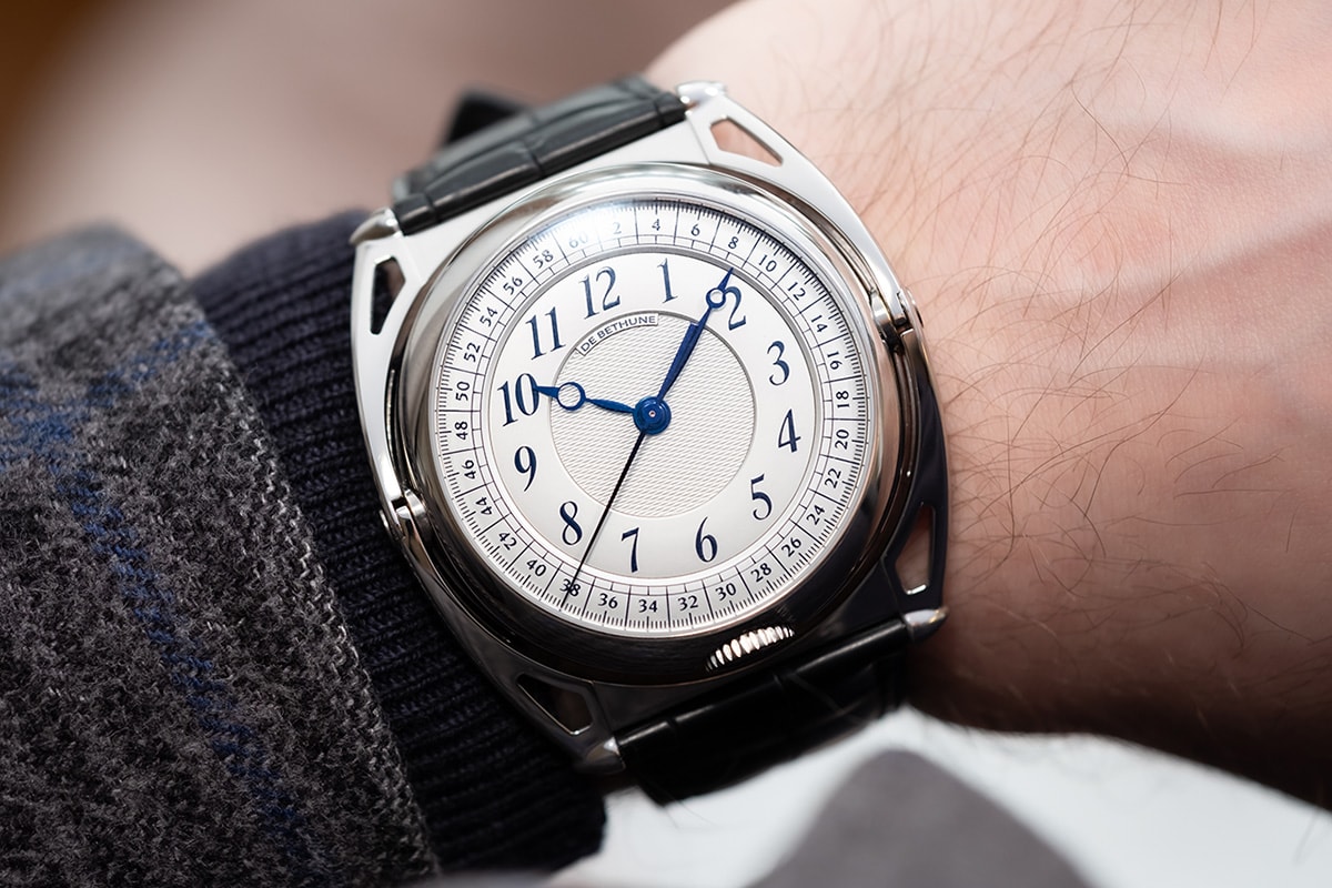 De Bethune Kind of Two Tourbillon is reversible and features two dials showing both classical and futuristic aesthetics