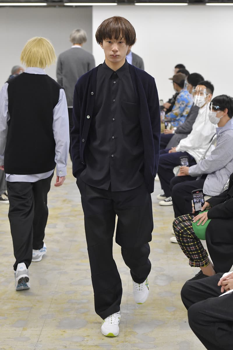 COMME des GARÇONS SHIRT Fall/Winter 2021 KAWS Runway collaboration fw21 collection menswear artist asics tarther sneaker release date info buy japan cdg