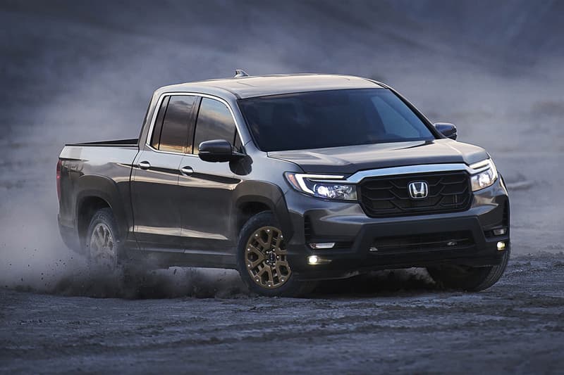 2021 honda ridgeline pickup truck off roading tow all wheel drive v6 engine sport rtl e black edition