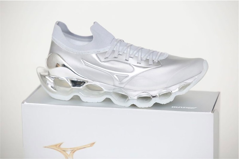 Mizuno Taps Hajime Sorayama Wave Prophecy Sorayama Sneakers Shoes Runners Athletic Shoes Design Contemporary artist Sexy Robot Infinity wave 