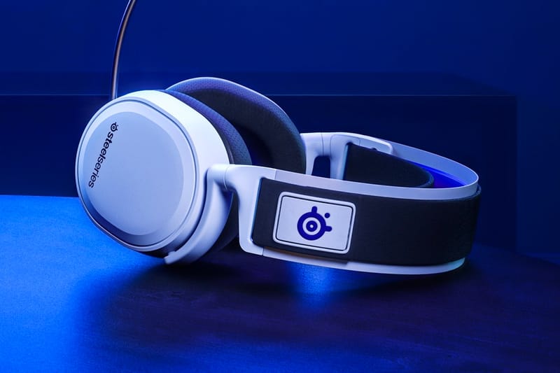 SteelSeries Releases PS5-Themed Arctis 7P Gaming Headset