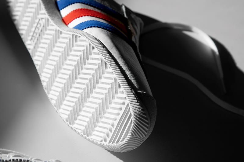adidas white blue and red stripe courtset trainers