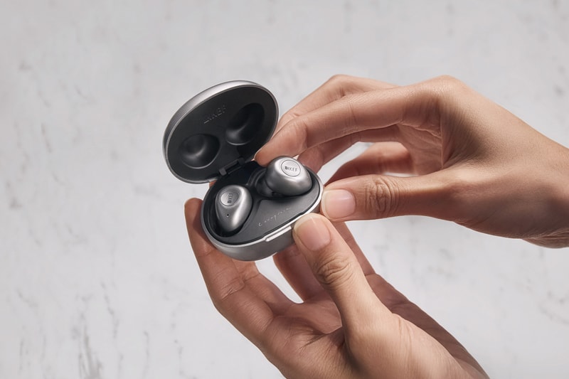 ross lovegrove industrial designer artist kef mu3 true wireless earbuds earphones audio 