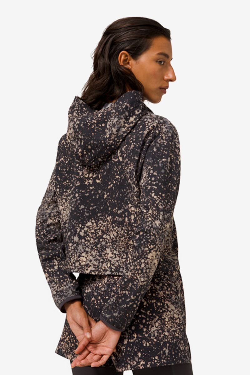 lululemon Lab SS21 Collection Lookbook exercise yoga 3l waterproof outdoors fabrics fitness city urban comfort stretch layering spring rain outdoors 