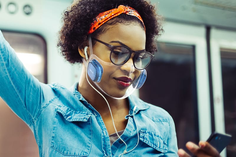 NEXVOO's BREEZE Transparent Smart Mask Features Sanitizing UV Light and Micro-Fans for Increased Oxygen