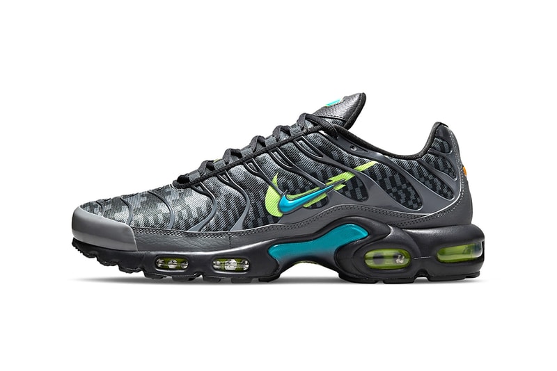Nike Air Max Plus black digi camo DJ6896 070 menswear streetwear spring summer 2021 ss21 kicks shoes trainers runners footwear sneakers info