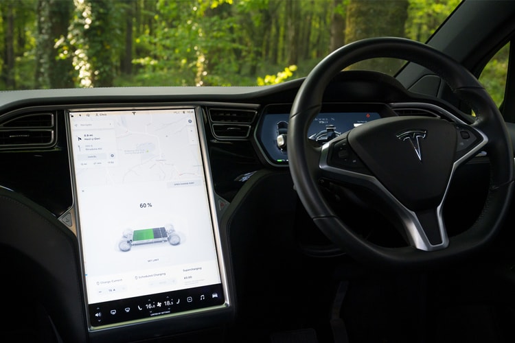 Tesla Recalls 135,000 Model S and Xs Due To Touchscreen Failures