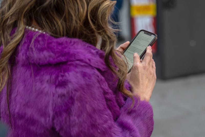 This Company Will Pay You $2,400 If You Can Survive a 24-Hour Digital Detox