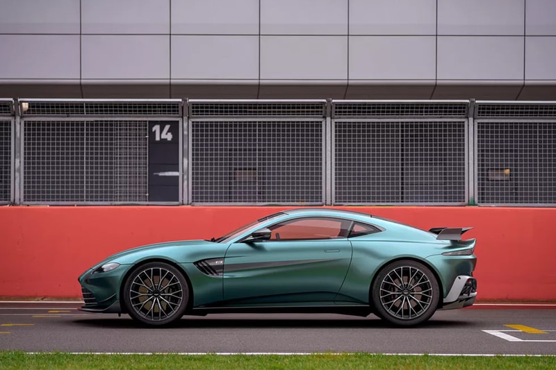 aston martin formula 1 safety car pace 527 horsepower vantage upgrade boost downforce 441 pounds performance model 
