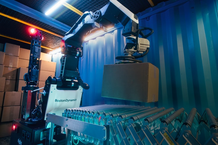 Boston Dynamics Welcomes "Stretch" Warehouse Robot to Its Family