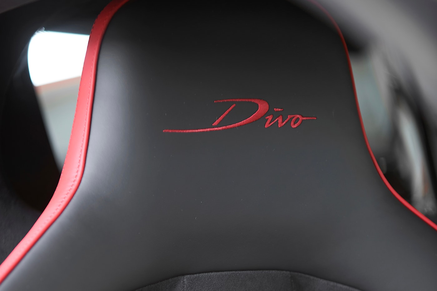 Информация о Bugatti Divo Lady Bug