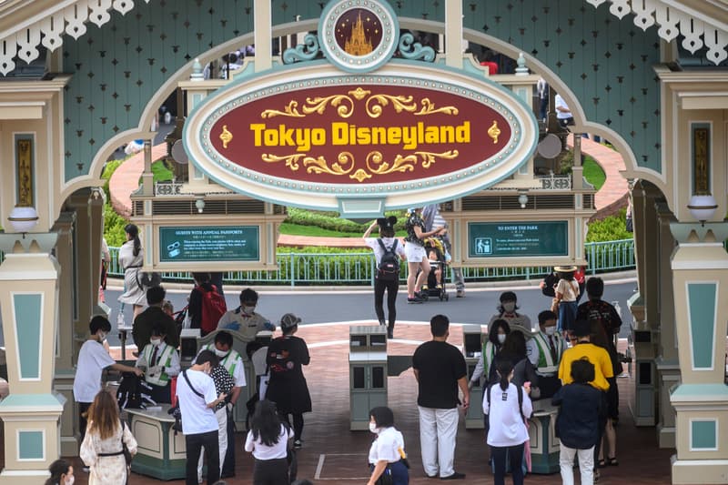 Disneyland Japan Drops Its Iconic "Ladies and Gentlemen" Greeting inclusivity gender-neutral theme parks attractions Mickey mouse  Oriental Land Co.