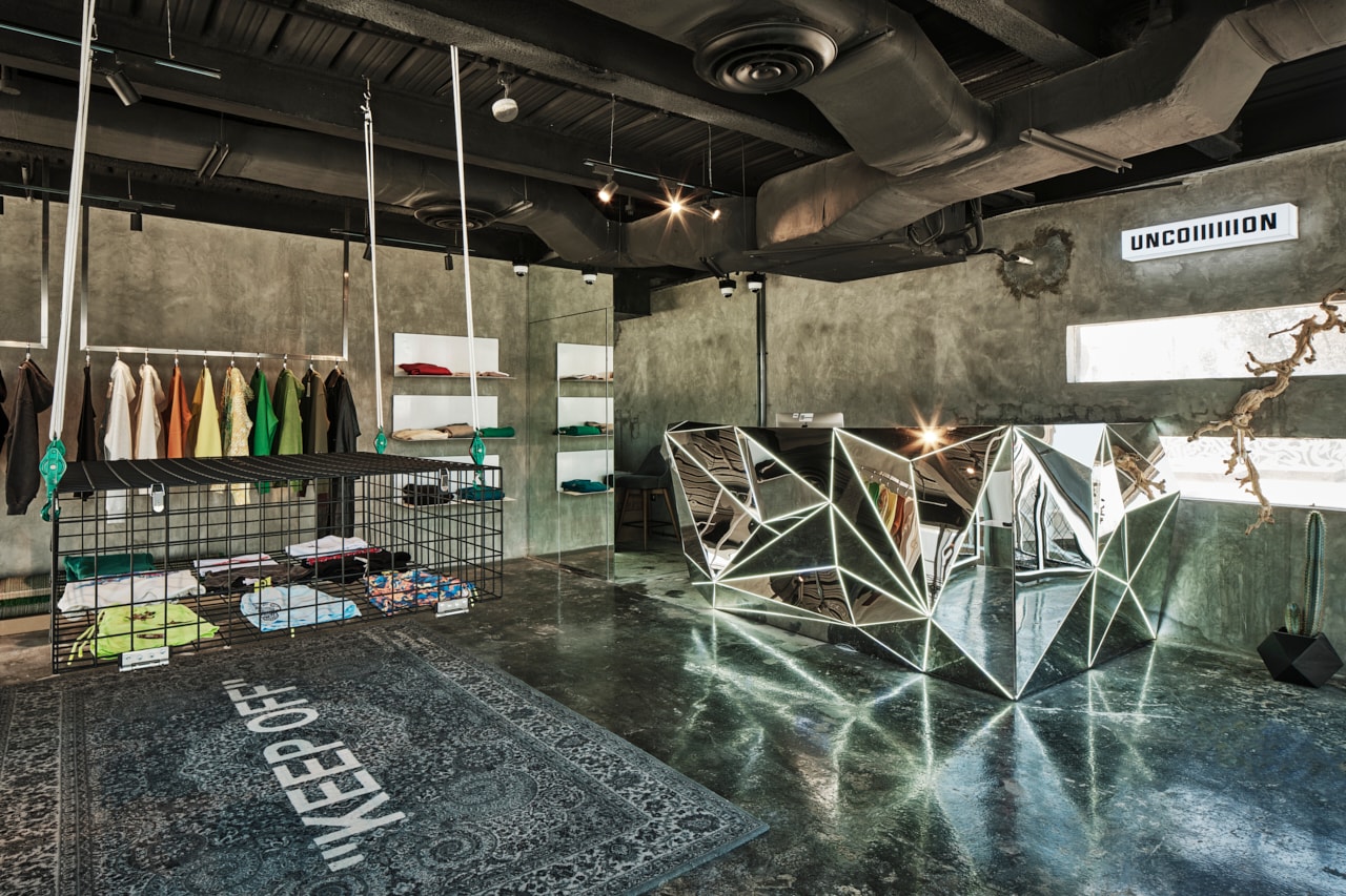 Smart Casual: Intelligent Contrasts in Kuwait City's Mélange Boutique -  Interior Design