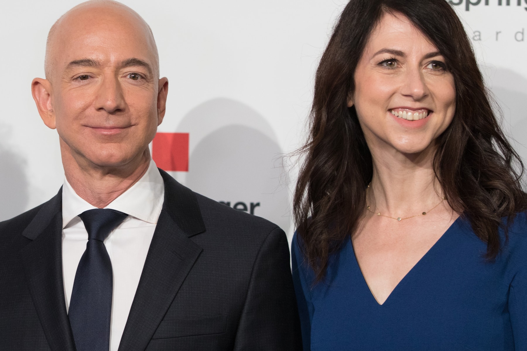 MacKenzie Scott Jeff Bezos Ex-Wife Remarries Dan Jewett news Giving Pledge wealth billionaire amazon stocks donations Philanthropy 