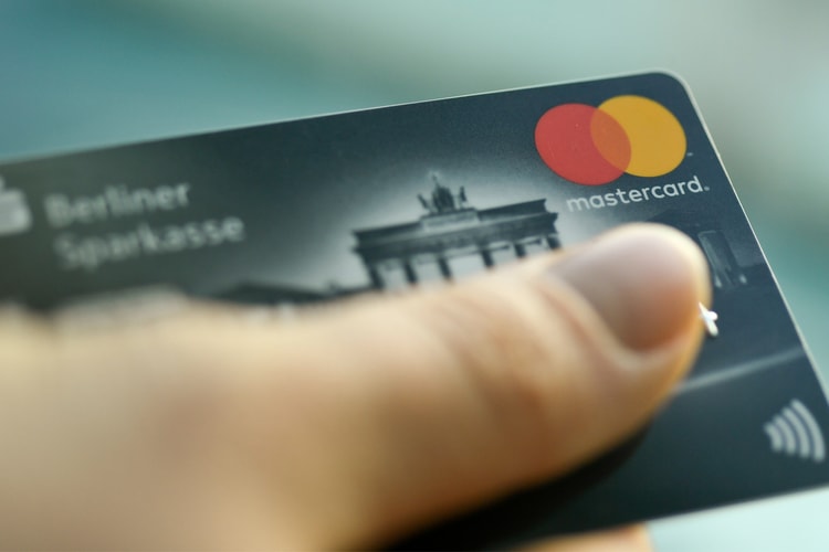 Samsung and Mastercard Are Developing a Fingerprint Payment Card