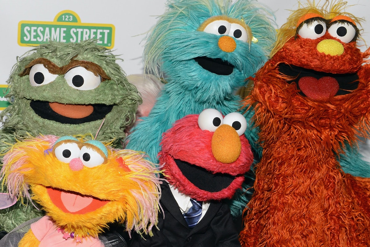 'Sesame Street' Debuts Two New Black Muppets Teach Children Explain Racial difference to children Race racism black lives matter blm muppets puppets