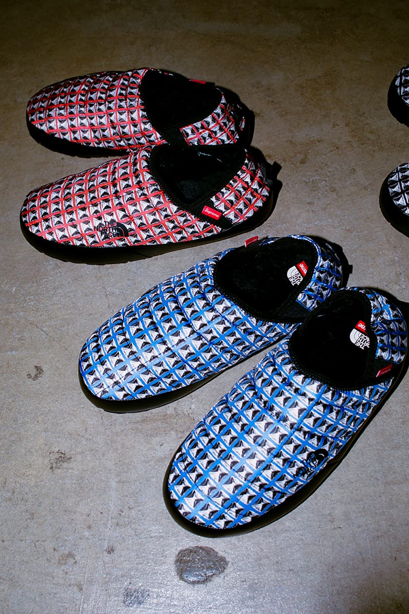 supreme tnf slippers
